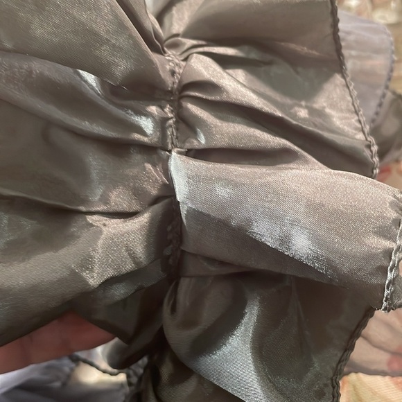 Elegant Ruffled Taffeta and Chiffon Cradled Gray Scarf - Picture 10 of 11